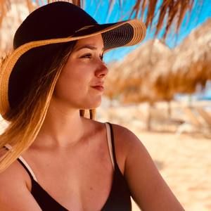 Meet your Posher, Nicole